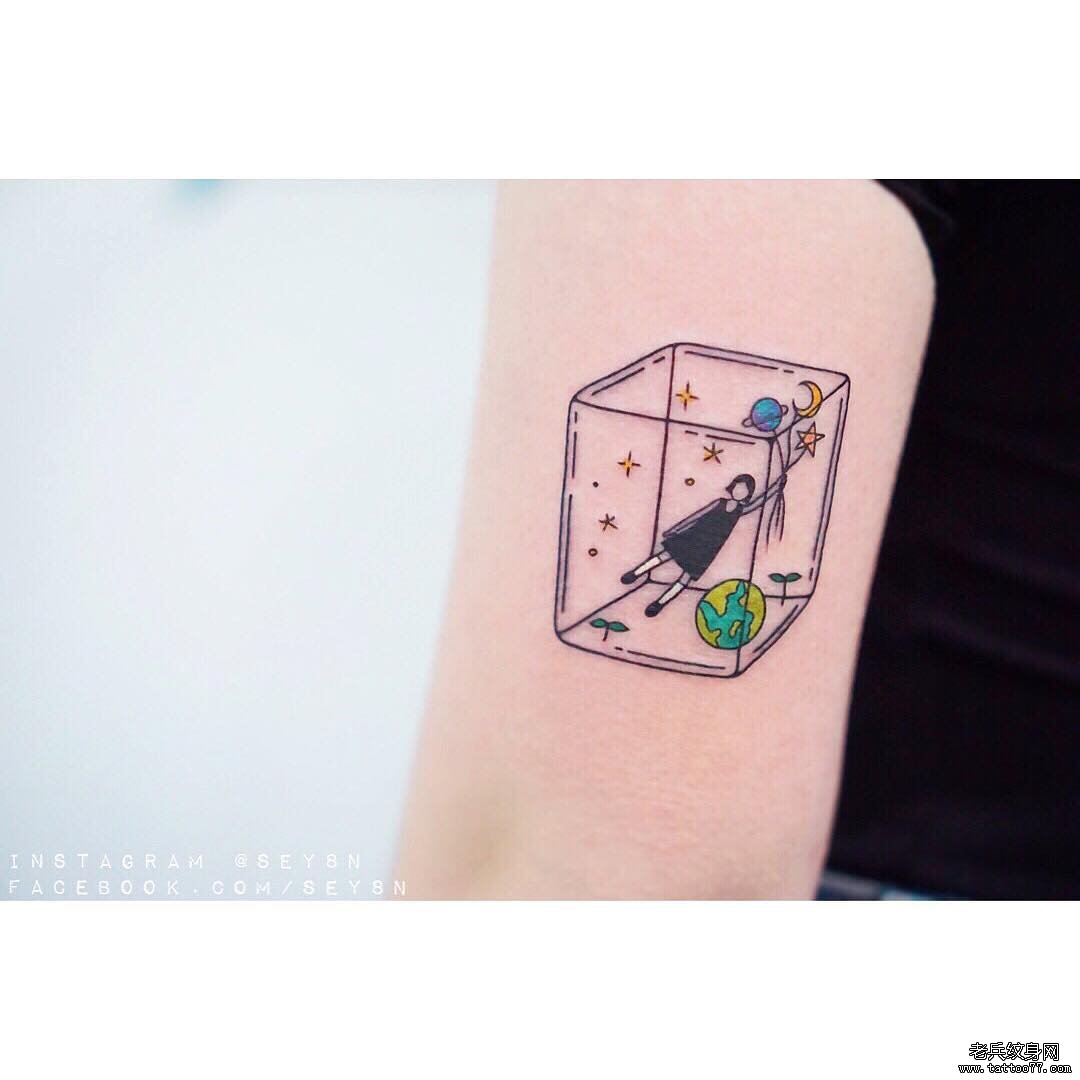 手臂简约个性几何纹身