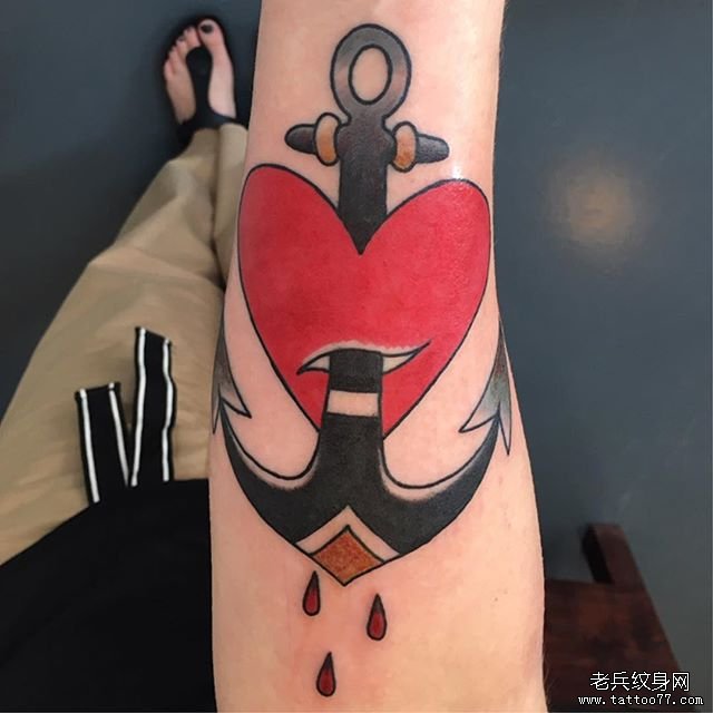 色彩船锚爱心手臂tattoo图案