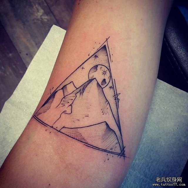 手臂纹身小清新纹身山脉纹身
