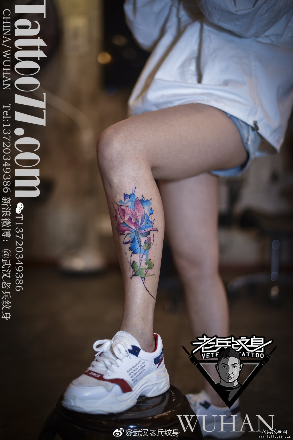 小腿色彩泼墨花卉纹身