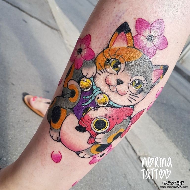 小腿招财猫纹身图案