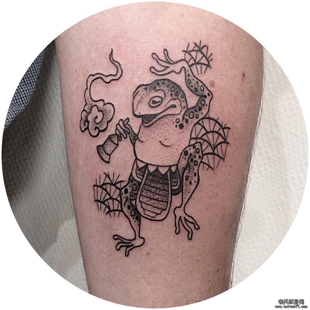 小腿青蛙纹身图案