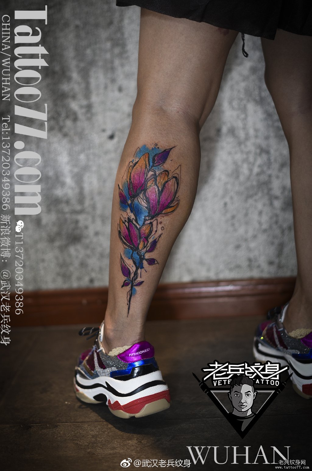 小腿色彩花卉纹身作品