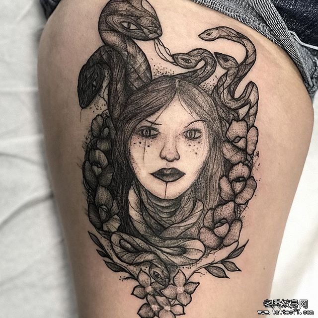 腿部女郎蛇纹身图案