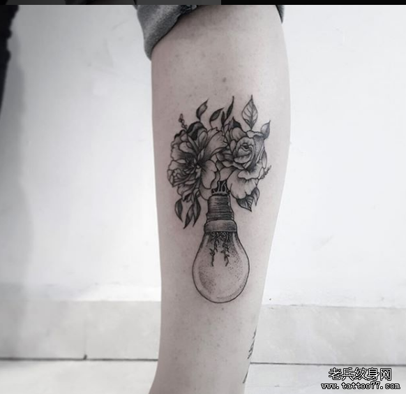 小腿灯泡花朵纹身图案