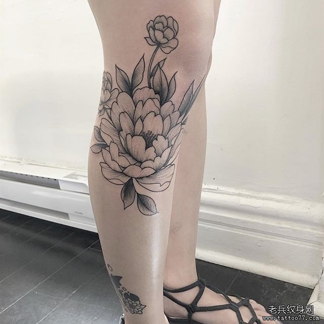 腿部花纹身图案