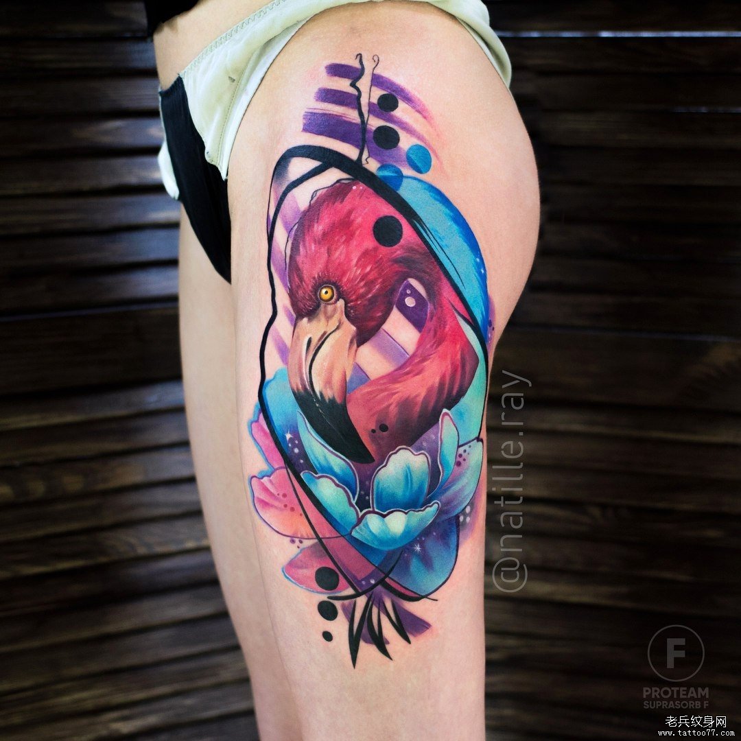 色彩泼墨火烈鸟大腿文身图案