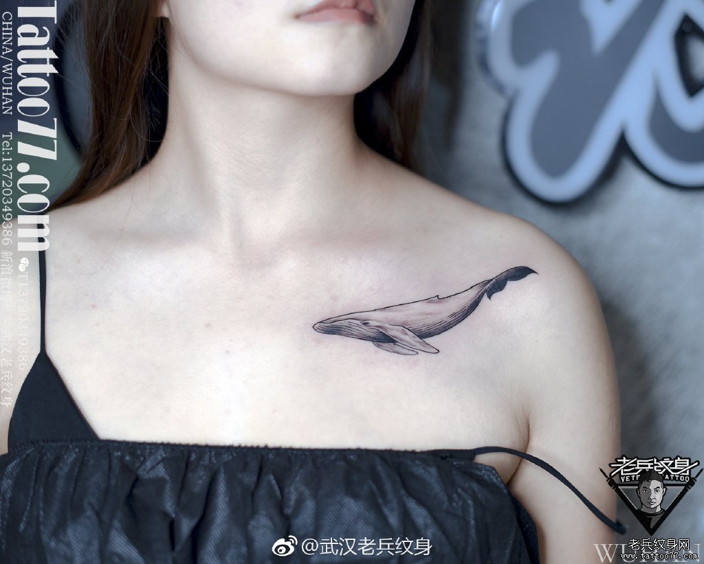黑灰锁骨鲸鱼纹身