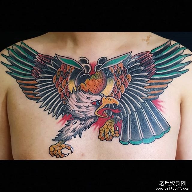 胸前oldschool鹰纹身