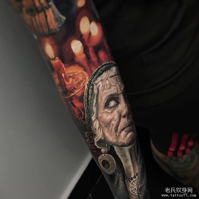 个性彩色写实老人纹身图案