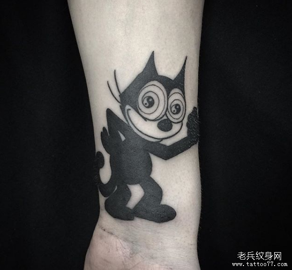小臂卡通动物纹身图案