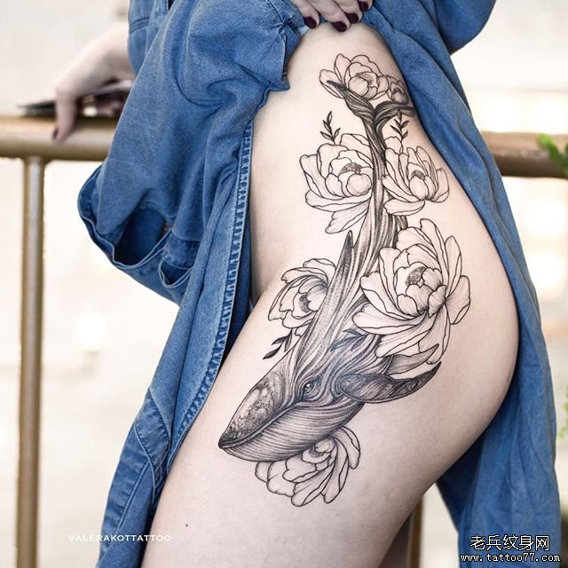 黑灰鲸鱼花侧腰纹身图案