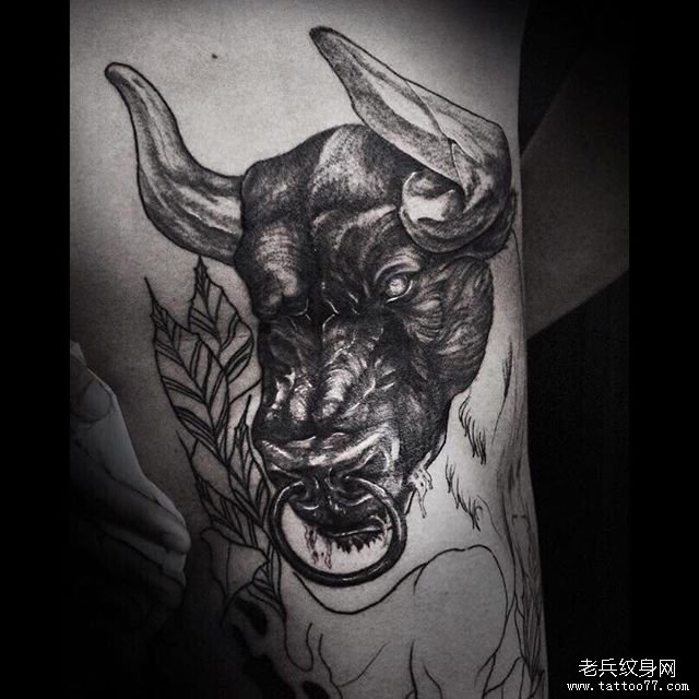 个性牛头纹身图案