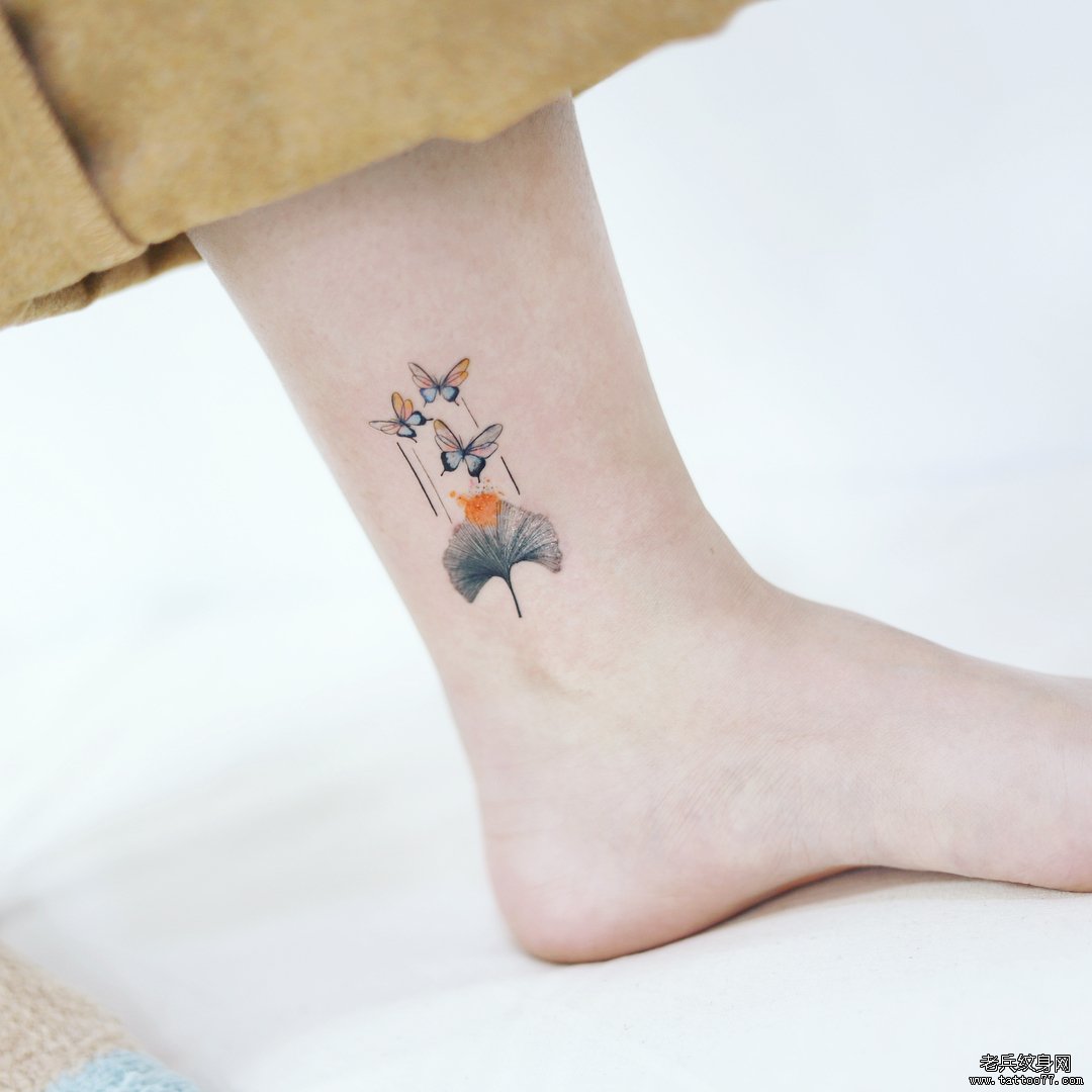 脚踝蝴蝶银杏叶纹身