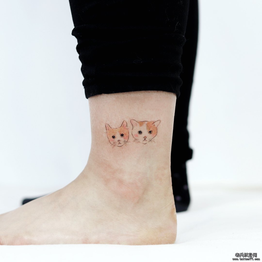 脚踝简约猫咪纹身