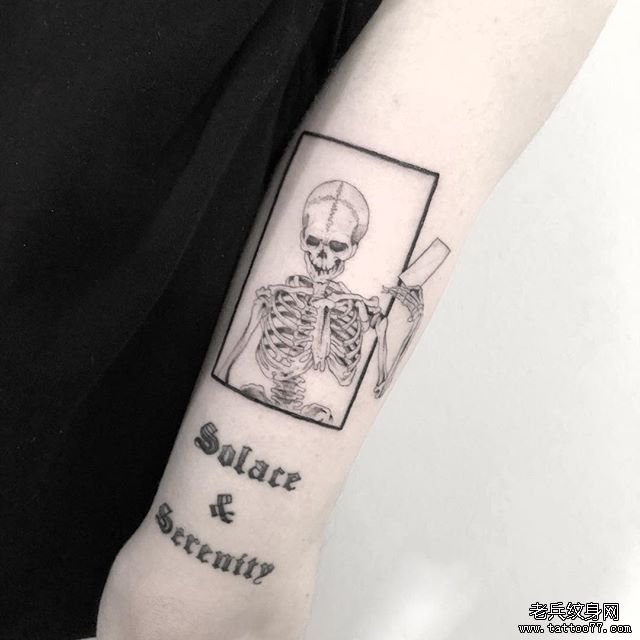 小臂几何骷髅纹身图案