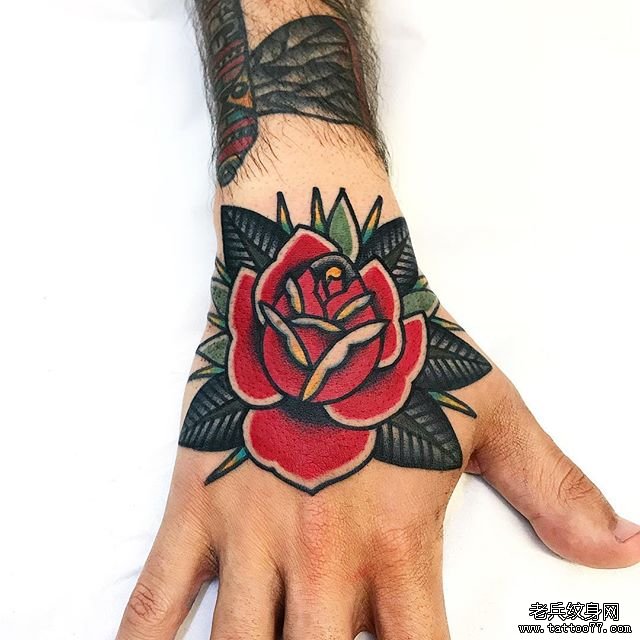 色彩玫瑰花手背纹身图案