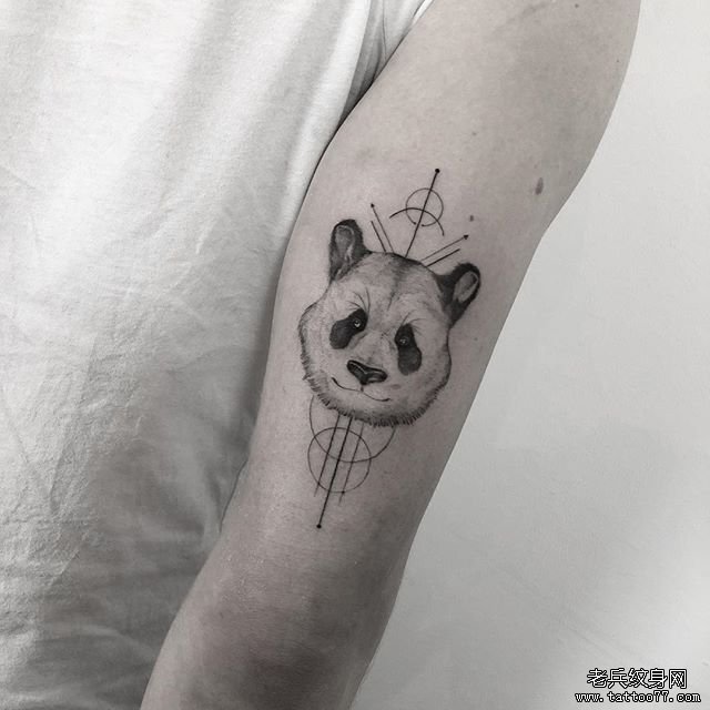大臂熊猫纹身图案