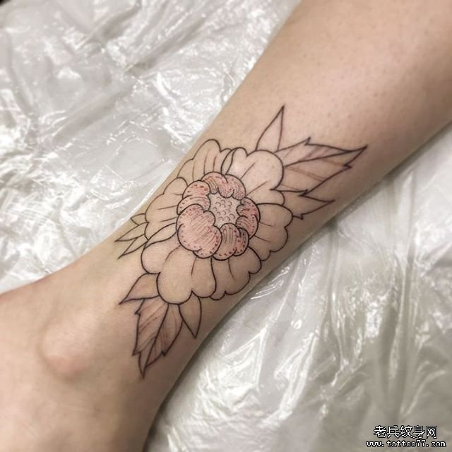 腿部个性花纹身图案