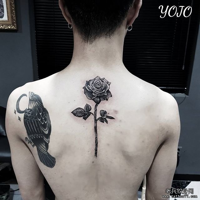 后背玫瑰纹身图案