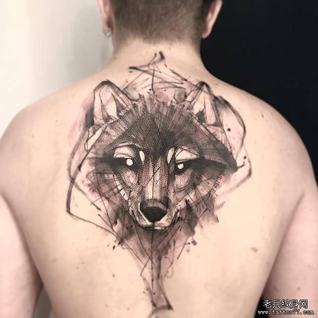 后背泼墨狼头纹身图案