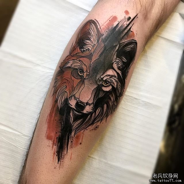 小腿水墨狼头纹身图案