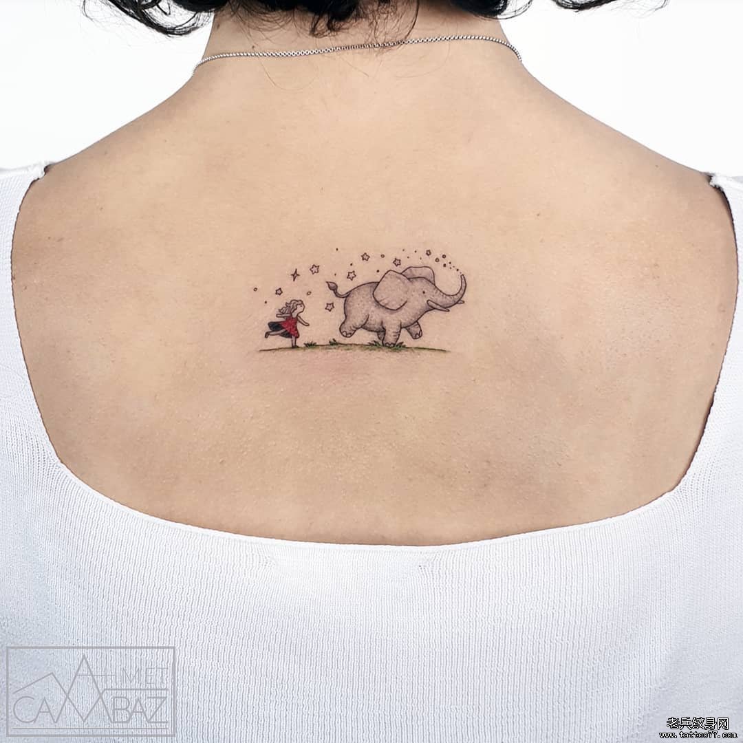 后背卡通大象纹身