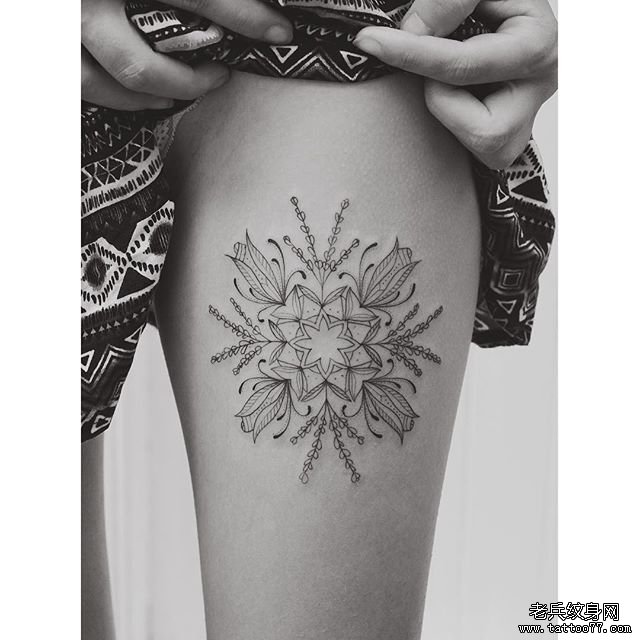 大腿梵花纹身图案
