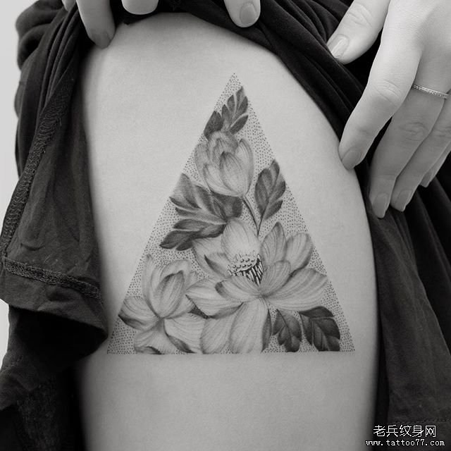 大腿几何点刺莲花纹身图案