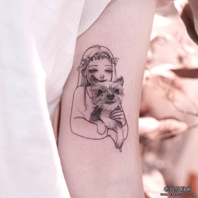 手臂个性女孩狗纹身图案