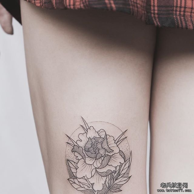 大腿小清新点刺几何花朵纹身图案