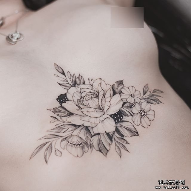 腹部玫瑰花纹身图案