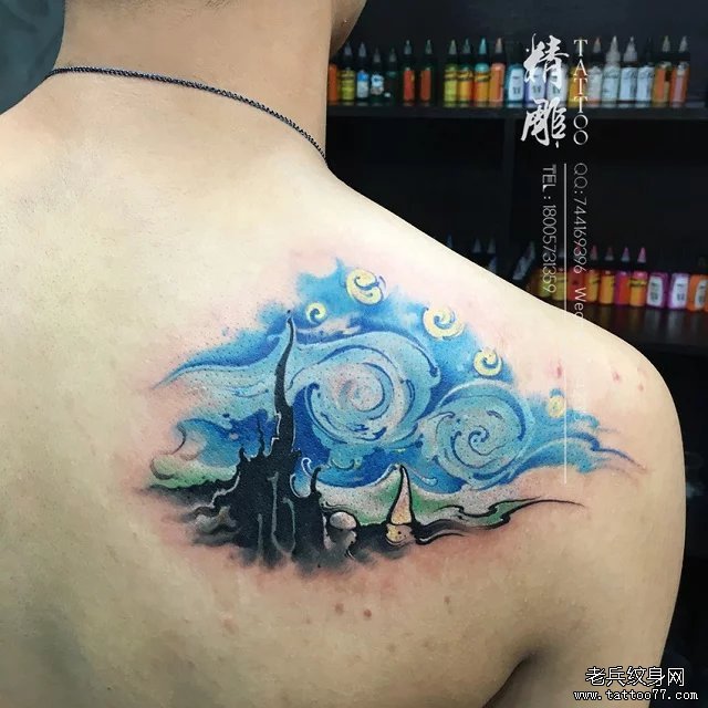 色彩星空遮盖肩胛纹身图案