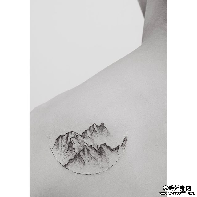 肩背几何山纹身图案