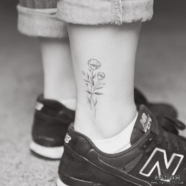 脚踝小清新小花纹身图案