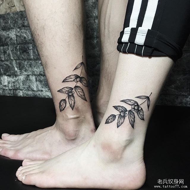 小腿个性对称叶子纹身图案