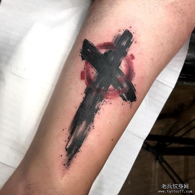 小臂水墨十字架纹身图案