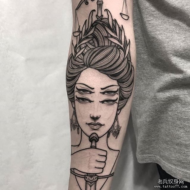小臂女郎纹身图案