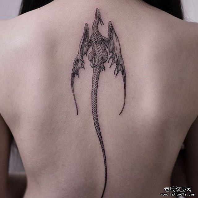 后背欧美龙纹身图案