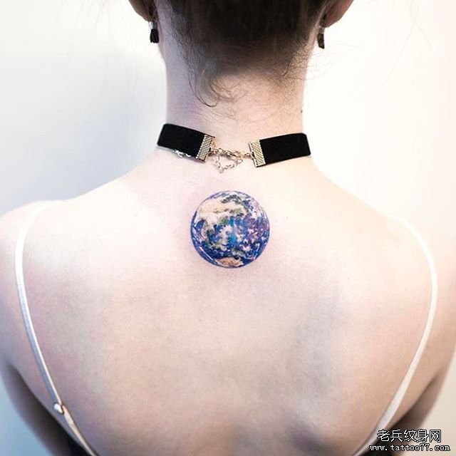 后背小清新地球纹身图案