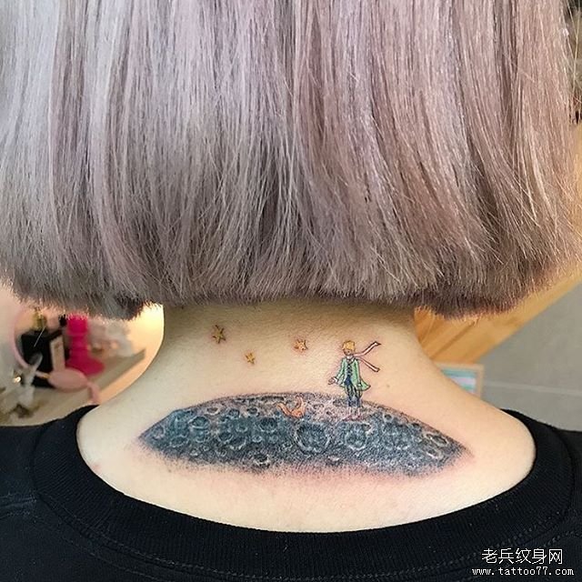 后背色彩星球卡通人物纹身图案