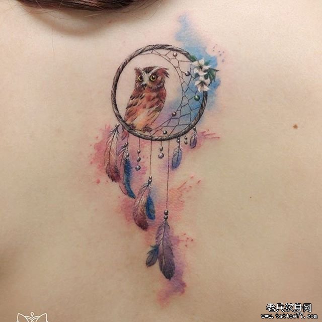 肩背泼墨捕梦网猫头鹰纹身图案