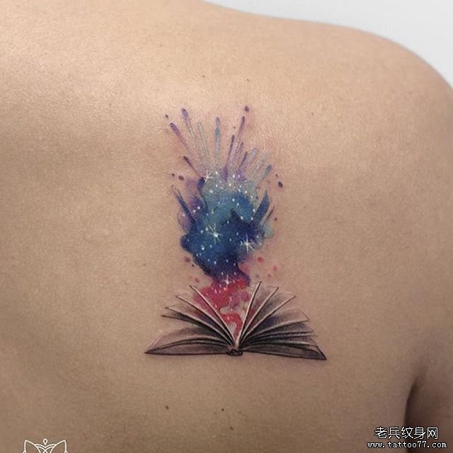肩背色彩小清新书本纹身图案