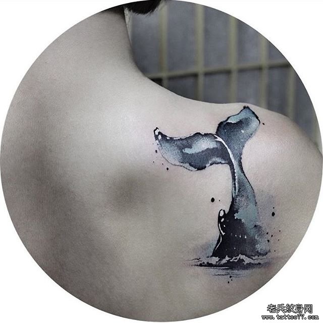 肩背色彩小清新鱼尾纹身图案