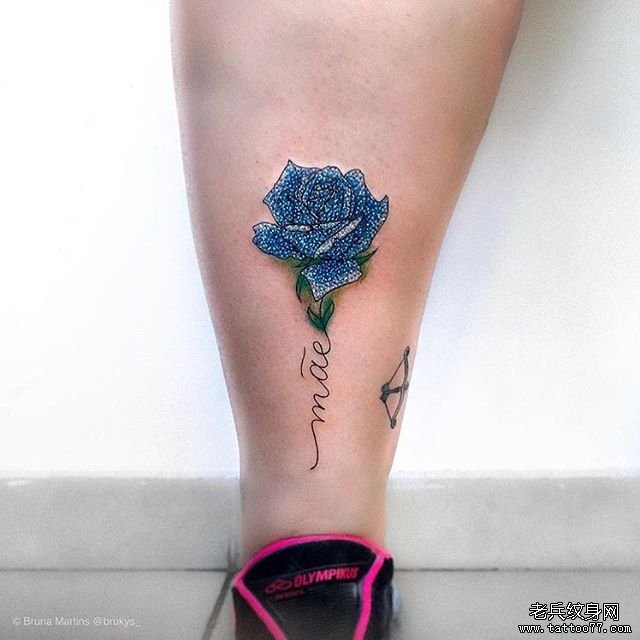 脚踝色彩玫瑰纹身图案