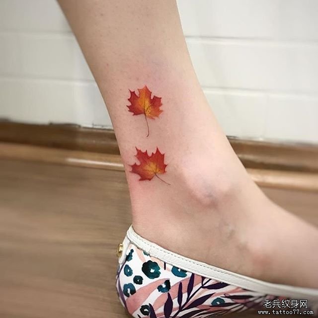 脚踝色彩小清新枫叶纹身图案