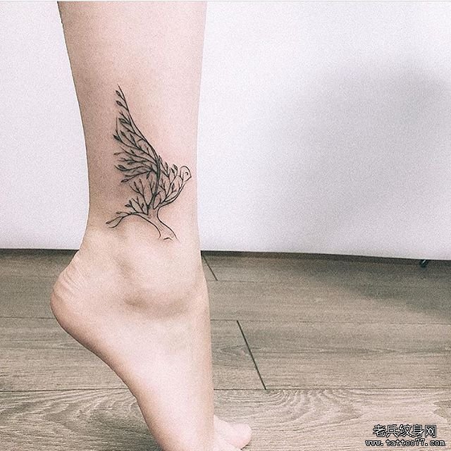脚踝树木鸟纹身图案