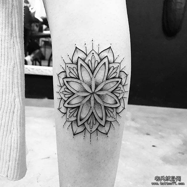 手臂梵花纹身图案