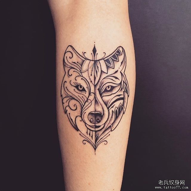 手臂梵花狼纹身图案
