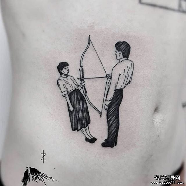 个性男生腹部纹身图案